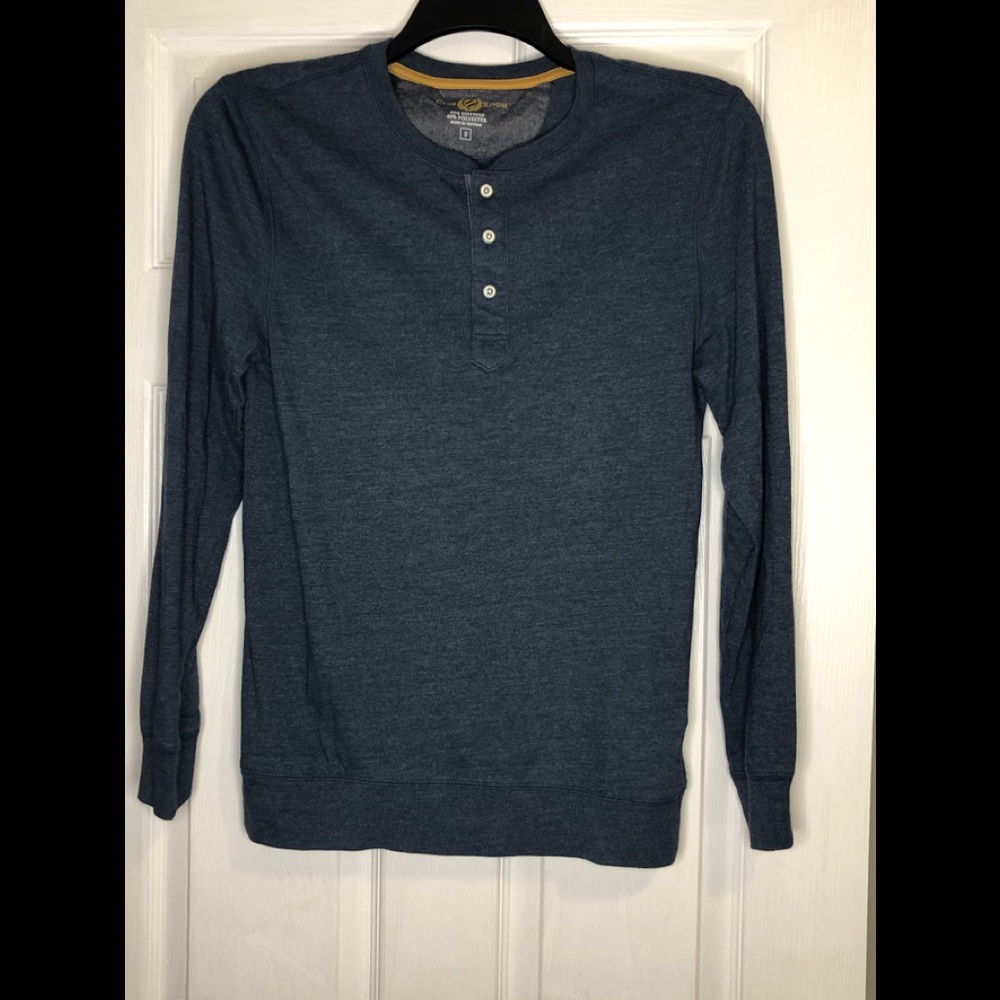 Long sleeve 3-button t-shirt